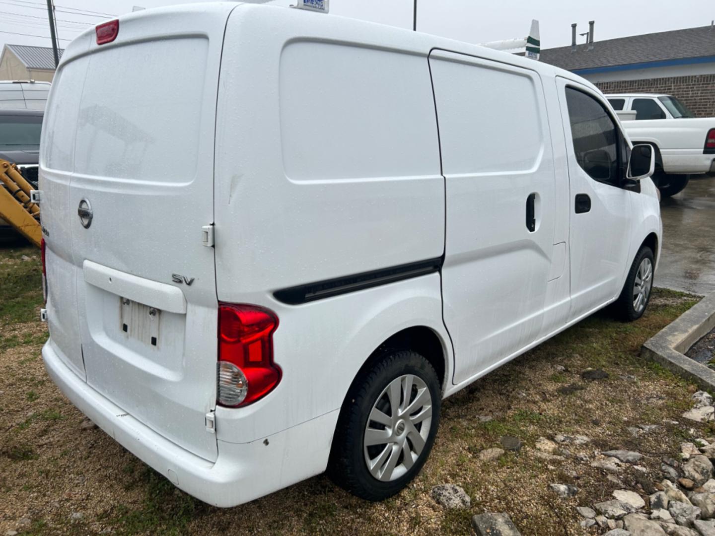 2020 White Nissan NV200 (3N6CM0KN7LK) , located at 1687 Business 35 S, New Braunfels, TX, 78130, (830) 625-7159, 29.655487, -98.051491 - Photo#2